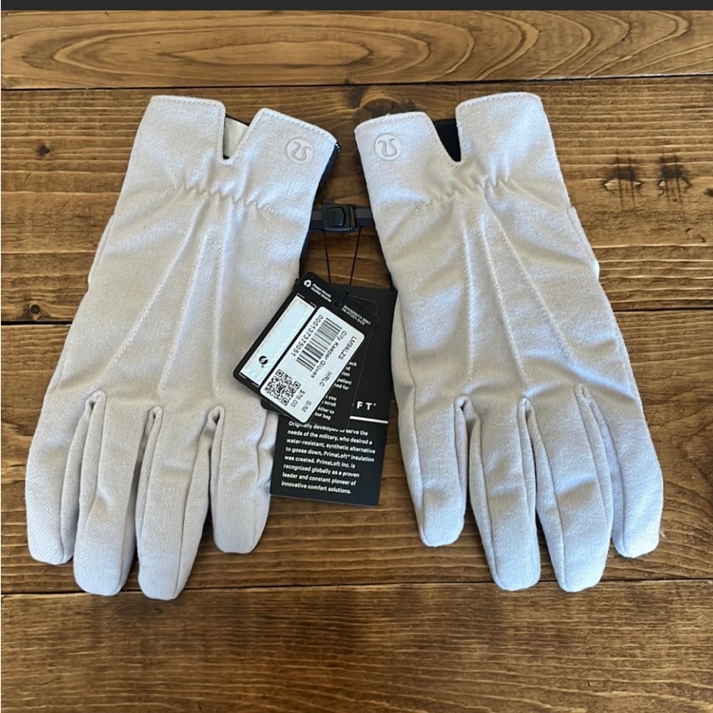 Lululemon new “City Keeper Gloves”. creamy/silver color. Great Christmas gift!